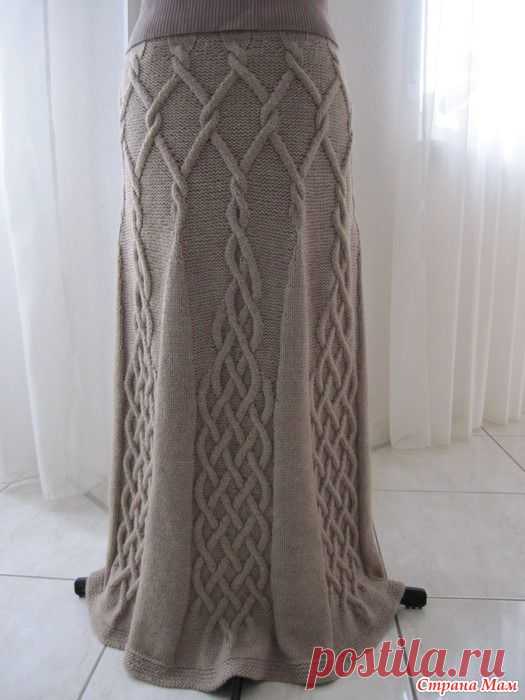 Юбка спицами с вертикальными аранами "эйфелева башня".