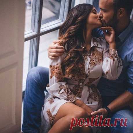 Я очень хочу, чтобы все женщины были любимы. Раньше я считала, что надо всем здоровья желать. Но однажды моя подруга мне сказала: "Я желаю тебе любви!"... Я удивилась, вроде и так все в порядке... А теперь я понимаю, когда у женщины есть любовь, у нее автоматически есть ВСЕ - желание жить, нравиться, быть здоровой, веселой, желанной. Так вот - я пожелаю женщинам ЛЮБВИ! А все остальное приложится автоматически! ЛЮБВИ ВАМ!