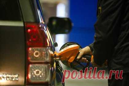 Названы города России с самым дорогим бензином