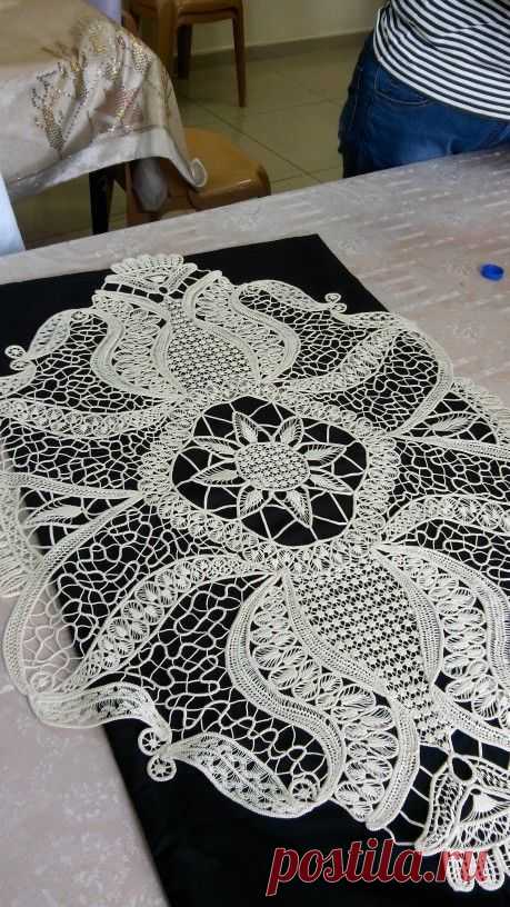 Handicrafts with lacing,pune dore me gajtan,pune dore me grep,crochet,hand crochet,modele per tavolina,centro,centro me gajtan,