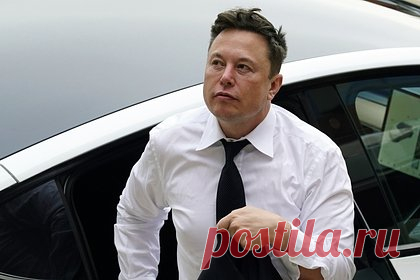 Акционеры Tesla подали в суд на Илона Маска. Группа акционеров американского производителя электрокаров Tesla обратилась в суд. Они обвинили основателя и главу компании миллиардера Илона Маска в том, что он обманывал их насчет безопасности и автономности автомобилей. Поводом стали недавние аварии с участием электрокаров и отзыв более 350 тысяч машин.