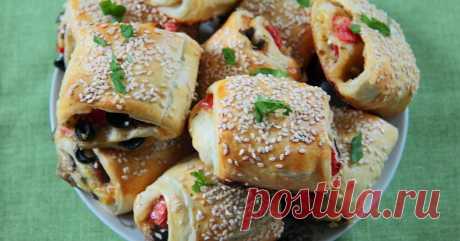 Ароматные рулетики с грибами и томатами: очень нежные, воздушные и вкусные А готовятся быстрее некуда.