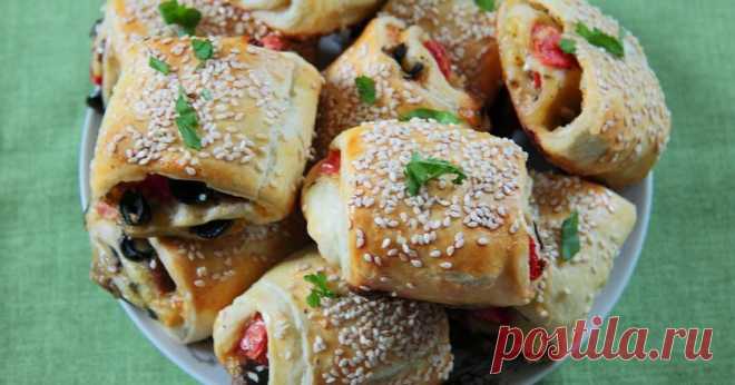 Ароматные рулетики с грибами и томатами: очень нежные, воздушные и вкусные А готовятся быстрее некуда.