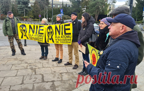 Польские активисты выступили против строительства в Польше АЭС. Приоритетом должны быть возобновляемые источники энергии, отметил бывший министр окружающей среды Мачей Новицкий