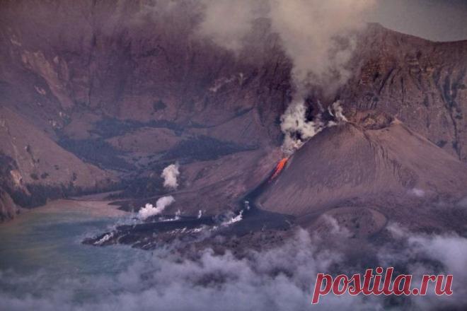Кратер действующего вулкана потрясает своим видом  |  За что мы любим Индонезию / Туристический спутник