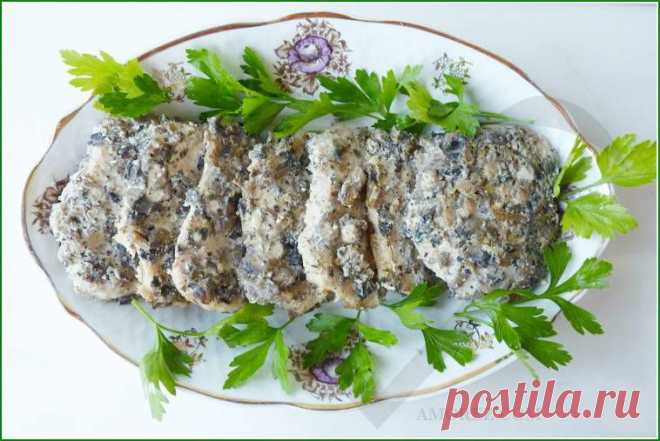 Мясо, запеченное в фольге под сметанно-грибным соусом