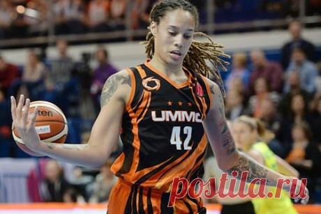 Звезда НБА рассказал о запрете властей США из-за дела Грайнер. Разыгрывающий клуба Национальной баскетбольной ассоциации (НБА) «Голден Стэйт Уорриорс» Стефен Карри рассказал о запрете властей США из-за дела соотечественницы Бриттни Грайнер, признанной в России виновной в контрабанде наркотиков. «Они сказали ничего не говорить об этом деле», — заявил звезда НБА.