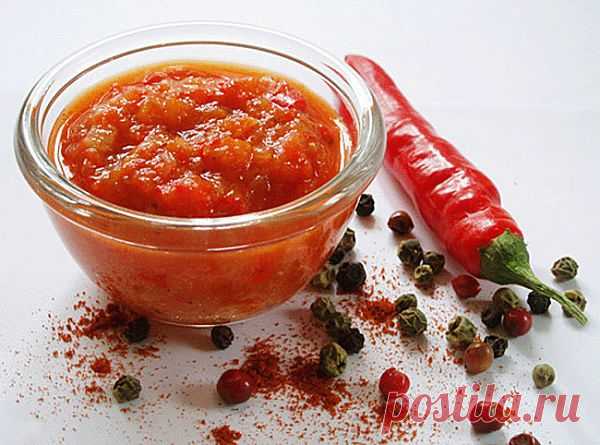Необычный рецепт АДЖИКИ...из кабачков! . Она имеет какой-то особый вкус, немного кисло-сладкая и острая, но одновременно очень мягкая и нежная.