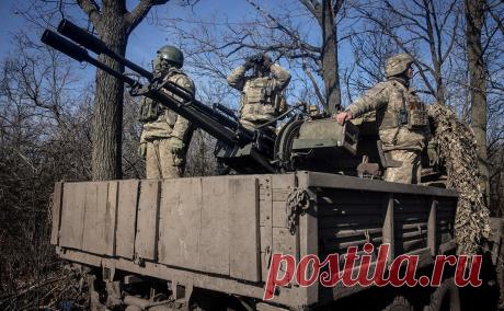 Bloomberg узнал, как ЕС может обойти вето Венгрии на помощь Украине. ЕС пытается окончательно решить проблему с вето Венгрии: в столицах накопилось раздражение из-за регулярных помех выделению военной помощи Украине. Будапешт требует от Киева уступок по российской нефти; Москва осуждает помощь ВСУ