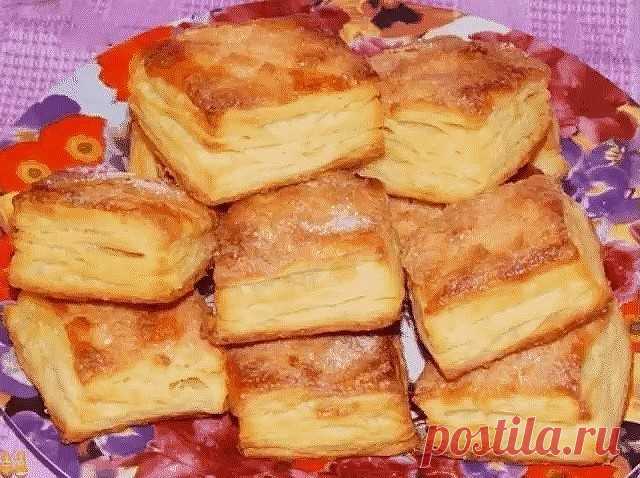 Слойки на кефире
У них есть одно свойство -они не залёживаются!!!;)
Вам потребуется:
Для теста:
сливочное масло 250 г,
1 ст. кефира 250 мл,
1 п. разрыхлителя (10 г)
3 ст. муки (480 г).
Для крошки:
3/4 ст. муки (120 г)
3/4 ст. сахара (150 г)
100 г сливочного масла (натереть на тёрке)
Как готовить:
1. Для теста: натереть на тёрке сливочное масло, добавить 1 ст. кефира, разрыхлитель и муку.
Замесить быстро тесто и поставить его в холод на 1 час.
2. Приготовить крошку: муку, с...