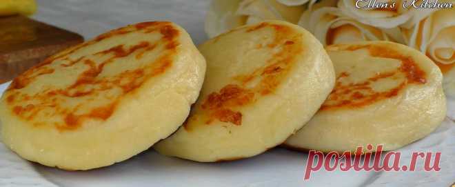 Видео рецепт приготовления классических сырников на сковороде пошагово в домашних условиях.