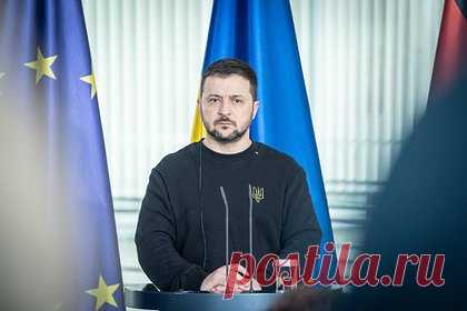 Зеленский примет участие во встрече лидеров G7. Владимир Зеленский примет участие во встрече лидеров «Большой семерки» (G7). Мероприятие пройдет 24 февраля в онлайн-формате, говорится в сообщении на сайте объединения. По итогам встречи будет принята совместная декларация. Ранее сообщалось, что Джо Байден поучаствует в звонке с лидерами G7.