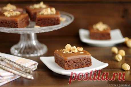 Brownies alle mandorle e nocciole con crema mou | Pane e Gianduia