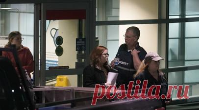 AP: подозреваемый в стрельбе в США «слышал голоса» и угрожал стрельбой. Мужчина, разыскиваемый в американском Льюистоне (штат Мэн) за расстрел людей, «слышал голоса» в голове и  угрожал устроить стрельбу на военной тренировочной базе в Сако. Об этом сообщает Associated Press со ссылкой на документ, циркулирующий в правоохранительных органах. Читать далее