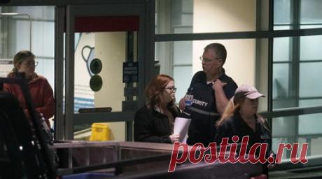 AP: подозреваемый в стрельбе в США «слышал голоса» и угрожал стрельбой. Мужчина, разыскиваемый в американском Льюистоне (штат Мэн) за расстрел людей, «слышал голоса» в голове и  угрожал устроить стрельбу на военной тренировочной базе в Сако. Об этом сообщает Associated Press со ссылкой на документ, циркулирующий в правоохранительных органах. Читать далее