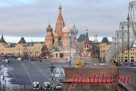 Правнучка советского летчика Чкалова призвала нанести ядерный удар по Москве. Правнучка советского летчика Валерия Чкалова Дарья Богданова считает, что по Москве нужно ударить ядерным оружием. Она добавила, что готова даже «проспонсировать» этот удар. Богданова привела в пример атомный удар по Хиросиме и Нагасаки, который, по ее мнению, послужил «прекрасным завершением конфликта».