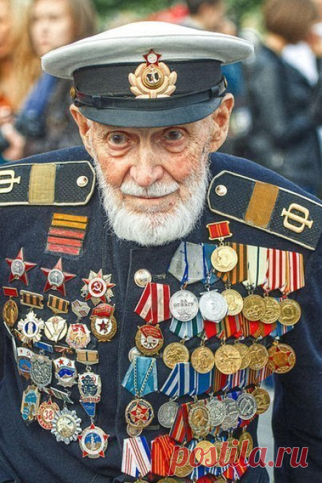 Многие видели фото этого человека, но кто он?Подгурский Михаил Васильевич - Морской пехотинец. 98 лет
Родился в 1917 году. Участник трех войн (Финской, Великой Отечественной и с Японией).