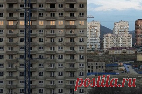Рост российского города объяснили потоками мигрантов. В России за год обеспеченность жильем в городах выросла на 8,3 процента. Лидером оказался Краснодар, стимулом для развития стал приток жителей из новых российских территорий, а также из Крыма. На втором месте оказалась Тюмень, на третьем — Владивосток. В Москве низкий прирост обусловлен нехваткой места под застройку.