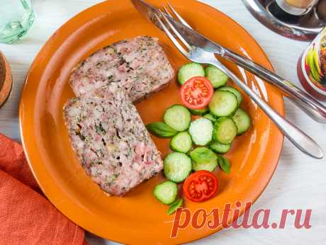 Мясная буханка со шпинатом и копченой грудинкой на Вкусном Блоге Мало какая еда может сравниться с мясной буханкой (или мясным рулетом, или meat loaf на языке оригинала) по своей простоте и практичности – что в приготовлении, что в подаче. Смешал ингредиенты, загрузил в форму (или просто сформовал буханку на противне горкой) – и в духовку. Подавать можно с чем угодно.…