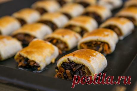 Sluoksniuotos tešlos pyragėliai su džiovintais grybais, receptas | Maistas | 15min.lt