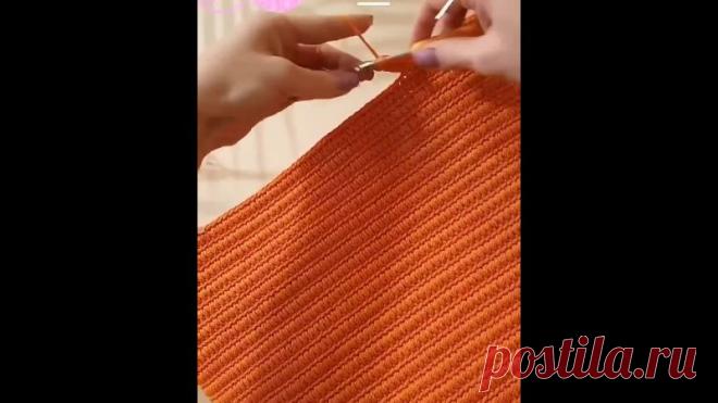 Делаем вот такую очень красивую летнюю сумочку крючком.