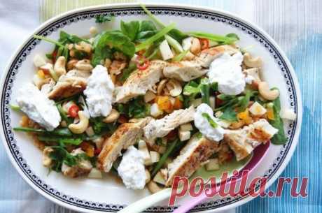 20 салатов с куриной грудкой, которые оценит любая хозяйка