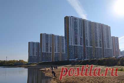 Ценам на жилье предсказали падение. В условиях затяжного кризиса стоимость вторичного жилья может упасть на 25-30 процентов. Такую динамику на рынке недвижимости предсказали эксперты. Объем сделок купли-продажи на вторичном рынке снизился, так как продавцы и покупатели недвижимости ждут дальнейших разъяснений от ведомств по работе с ипотекой.