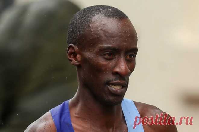 Кениец Киптум обновил мировой рекорд в беге на марафонскую дистанцию. Легкоатлет преодолел дистанцию за 2 часа и 35 секунд.