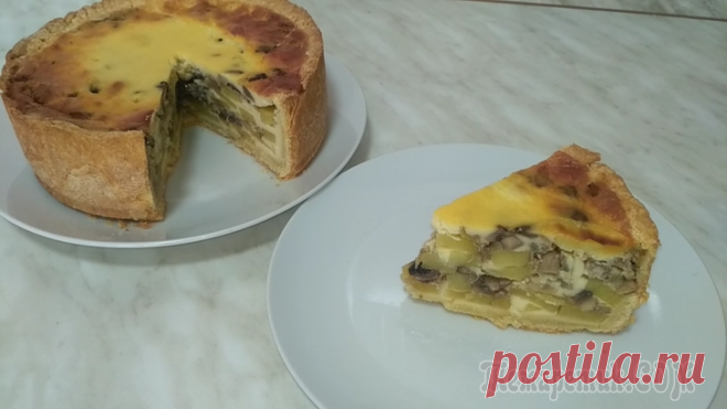 Пирог с картошкой и грибами Вкусный и сытный пирог с грибами и картошкой. В этом пироге очень вкусное сочетание ингредиентов. Отличное блюдо для семейного обеда и ужина! Нам понадобится :Для теста :1.Мука - 300г2.Маргарин или ма...