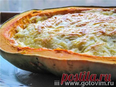 Куриные окорочка, запеченные в тыкве. Рецепт с фото Уложенные слоями мясо курицы, лук, картофель и кукуруза запекаются в половинке тыквы. Тыквенную чашу обернула фольгой на случай вытекания или перелива соков, но всё прошло просто отлично. Необыкновенные вкусовые ощущения! Образовался вкуснейший бульон. Мясо курицы, сахарная кукуруза, сама тыква дали сок. Картофель приготовился полностью, но не размяк, его можно было кусать.