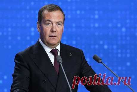 Медведев пригрозил нарушителям порядка на выборах президента статьей. Заместитель председателя Совета безопасности РФ Дмитрий Медведев пригрозил статьей за госизмену людям, которые нарушают порядок на избирательных участках во время выборов президента России. Государственный деятель напомнил, что порча урн с бюллетенями — это не детская игра в спички или невинная шалость.