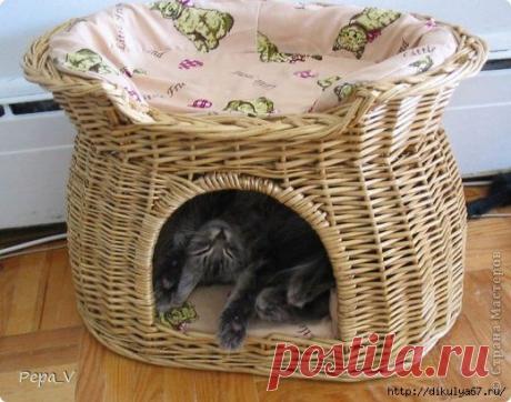 Кошачий домик из газетных трубочек