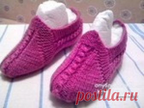 Женские вязаные спицами тапочки Светланы Ивановой