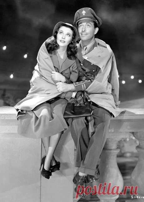 Вивьен Ли и Роберт Тейлор в фильме "Мост Ватерлоо" (1940).