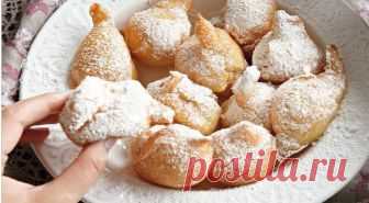 Пе-де-нонн (pets-de-nonne) 

Заварное тесто для французской кухни традиционное, из него готовят эклеры, профитроли, а еще не менее известные их маленькие родственники – пе-де-нонн. Дословный перевод названия этого традиционного французского блюда звучит довольно пикантно. Даже не знаем, как вам это поделикатнее сообщить, но pets-de-nonne переводится как «пуки монахини». Видимо, связано это с тем, что пончики, которые мы вам очень рекомендуем приготовить по этому рецепту, п...