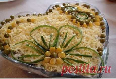 Салат с курицей, грибами и сыром

Ингредиенты

отварная курица -1 грудка
шампиньоны консервированные - 1 банка
свежий огурец - 1шт.
сыр
горошек - 1 банка
кукуруза - 1 банка
майонез