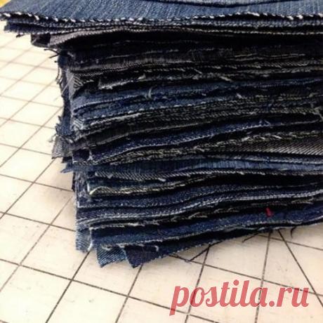 Она разрезала старые джинсы на квадраты. То, что получилось, пригодится всем!