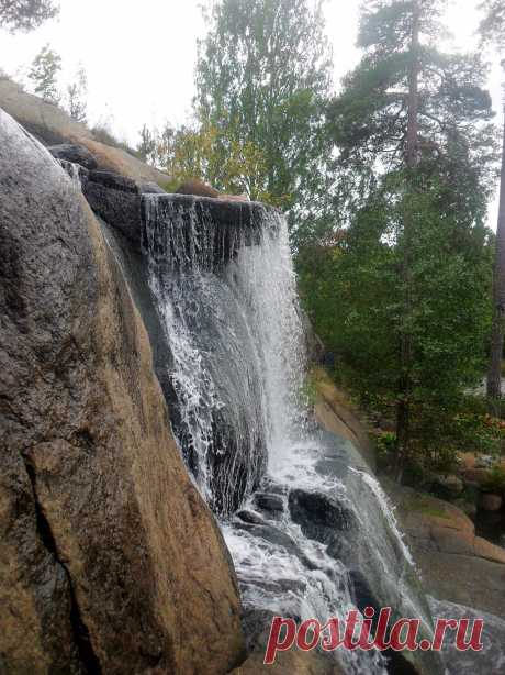водопад в саду камней