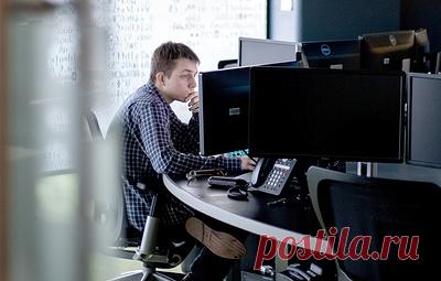 В РФ разрабатывают усложняющий мошенничество в интернете законопроект. Речь идет об установлении барьеров - начиная от идентификации клиентов, в том числе с использованием биометрии с дополнительным действием, которые подтверждают, что человек является клиентом банка