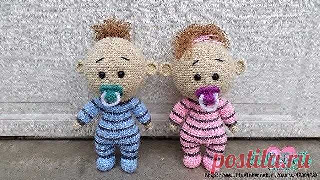 ПУПС КРЮЧКОМ. BABY WITH DUMMY BY MARIYA KOZLOVA 
Материалы: 
Пряжа (на образце Vita cotton lira): 
- бежевый (ручки и голова); 
- голубой или розовый (тело); 
- желтый или любой другой цветной для соски; 
- немного черного, чтобы вышить брови; 
- коричневый (волосы). 
Крючок 1,3. 
Наполнитель (Набиваем по ходу вязания). 
Иглы для сшивания. 
Кусочки черного фетра для глаз.
Крючок 3,25 мм 
Пряжа Big Twist Yarns 339м/170г 
Пряжа Red Heart 333м/198г 
Глаза безопасные 15мм 
Рос...