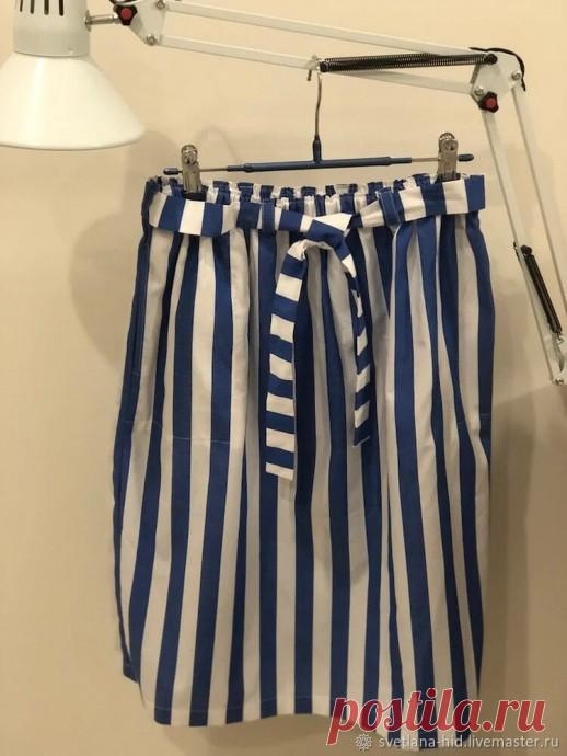 ​Юбка за два часа без выкройки Юбка за два часа без выкройкиДостала из своих залежей ткань джинсовый - хлопок стрейч в полоску. Размер 70х150 см.. Самый простой и быстрый вариант юбки, это «Татьянка». Это юбка на резинке. хочу дополнить ее карманами в боковых швах.Отрезаю по всей длине полотна 10 сантиметров на пояс....