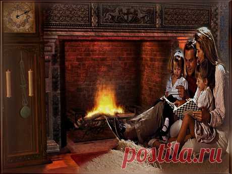 СКАЗОЧНОЕ СЕМЕЙСТВО СИДЯТ У СКАЗОЧНОГО КАМИНА