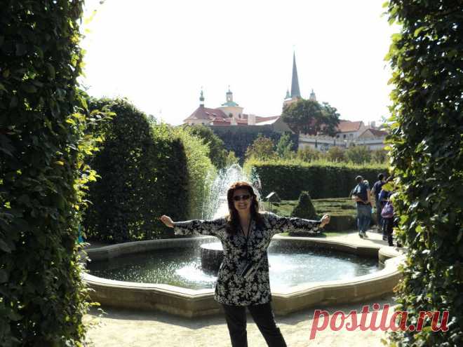 Прогулки по Праге на общественном транспорте и пешком без проф.экскурсий, но с рассказами, показами, фотосессией и ответами на все вопросы - 20 евро/час с чел. либо 100 евро/день за компанию от 2 человек: встреча и проводы к Вам в отель, квитанция об оплате перед выездом на прогулку.