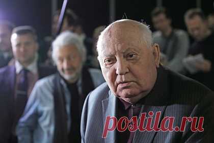 Горбачев вспомнил об ошибке на посту генсека ЦК КПСС в 1991 году. Бывший президент СССР Михаил Горбачев вспомнил об ошибке, которая была допущена им в 1991 году. Воспоминаниями он поделился в своей статье для журнала «Россия в глобальной политике». По словам Горбачева, он сожалеет, что согласился остаться на посту генсека ЦК КПСС в апреле 1991-го.