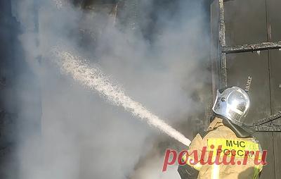 В Волоколамске произошел пожар на заводе по изготовлению паллет. Площадь возгорания составила 6 тыс. кв. м