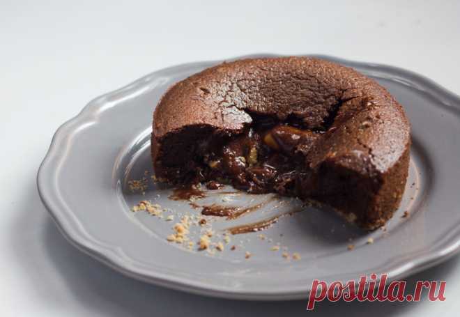 Шоколадный фондан с карамелью | Evil Olive Food