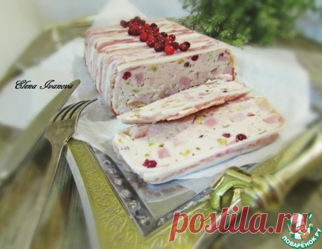 Куриный террин с брусникой и фисташками – кулинарный рецепт