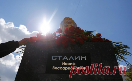 Мэр Новокузнецка поручил найти место для памятника Сталину. Мэр Новокузнецка Сергей Кузнецов поручил найти в городе место для установки памятника Иосифу Сталину.
