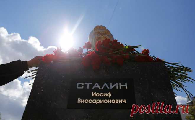Мэр Новокузнецка поручил найти место для памятника Сталину. Мэр Новокузнецка Сергей Кузнецов поручил найти в городе место для установки памятника Иосифу Сталину.