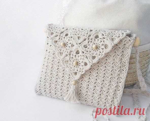 Сумочка клатч связанна крючком частично из мотивов